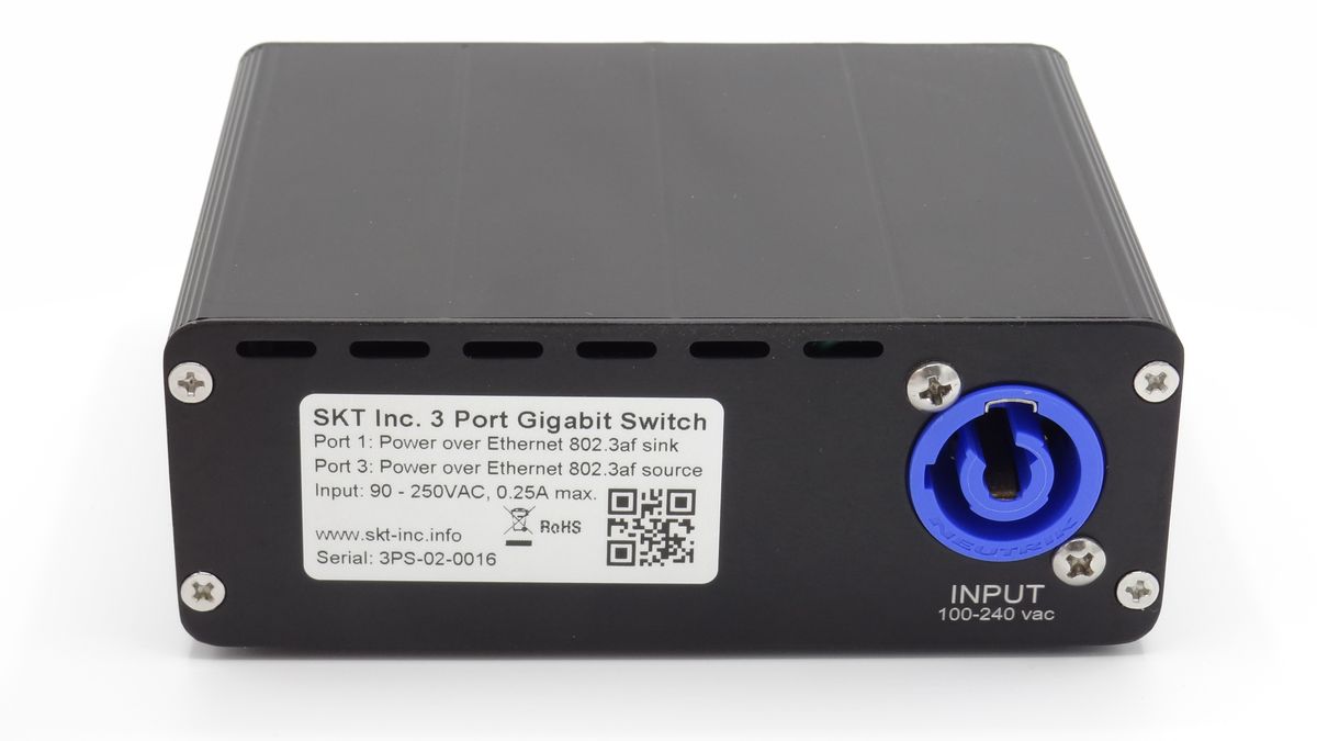 Three-port gigabit PoE switch, rear