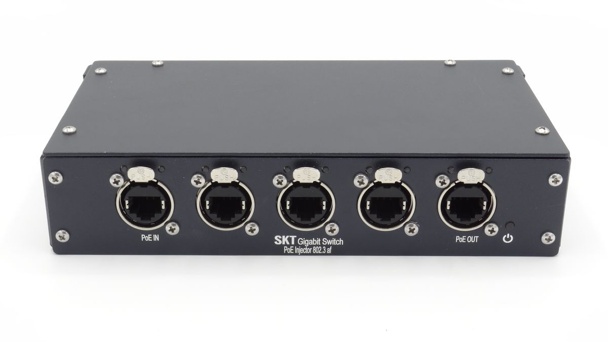 Three-port gigabit PoE switch, front with etherCON ports